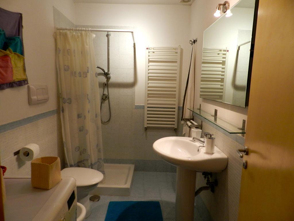 Appartement Modern Flat Cavour à Naples Extérieur photo