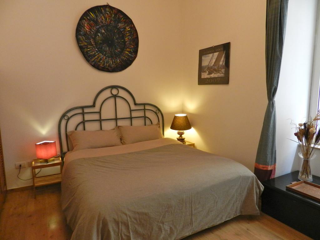 Appartement Modern Flat Cavour à Naples Extérieur photo