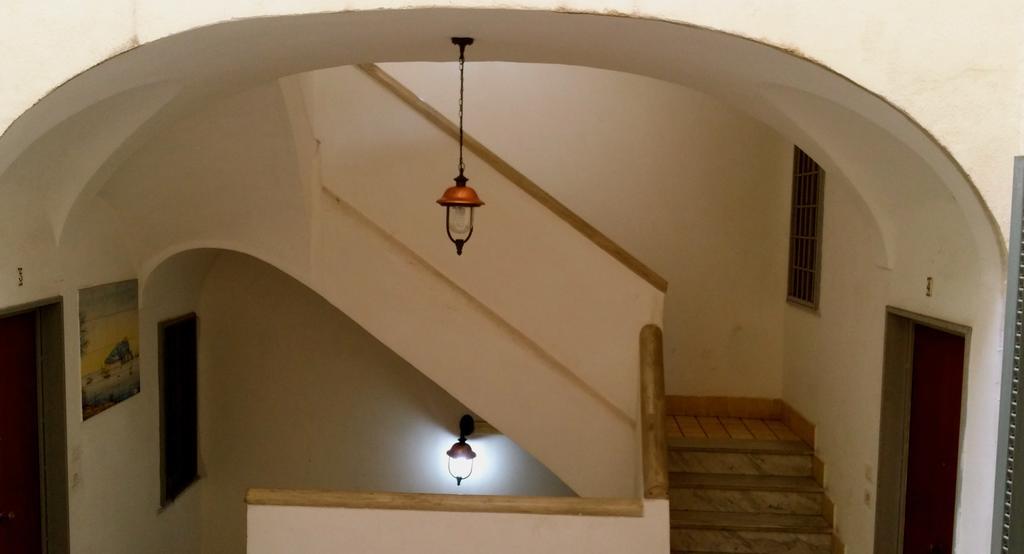 Appartement Modern Flat Cavour à Naples Extérieur photo